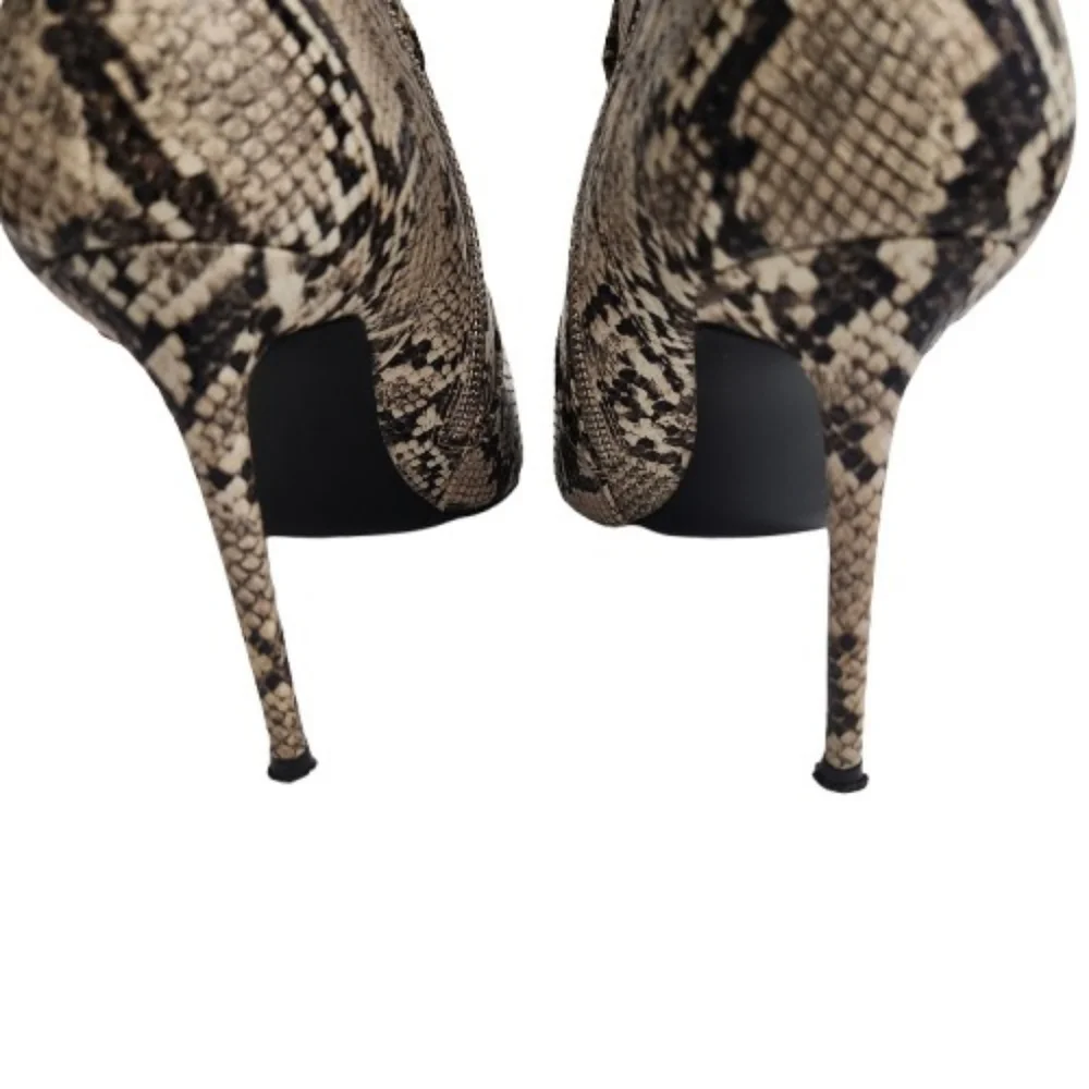 ⬇️Winnie Harlow x Steve Madden Tina Snakeskin Stiletto Boots - Picture 7 of 14